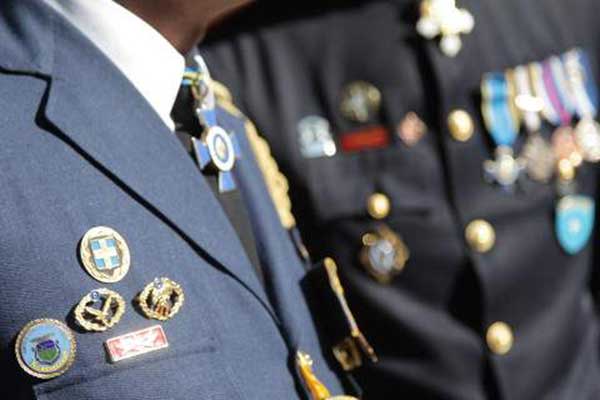 Διπλά αναδρομικά για 125.000 απόστρατους - Από 2.665 ευρώ