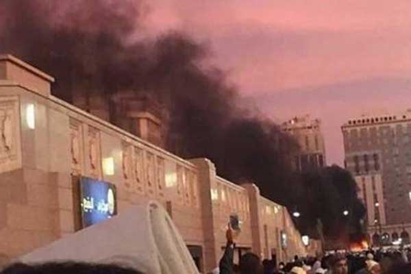 Βομβιστής αυτοκτονίας χτύπησε το τζαμί του Μωάμεθ στην Μεδίνα -Τουλάχιστον 4 νεκροί [εικόνες & βίντεο]