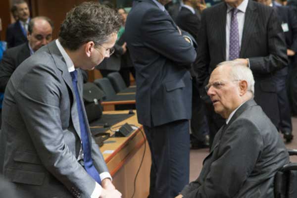 Eurogroup: Κόβονται μισθοί δημοσίου, συντάξεις και αφορολόγητο