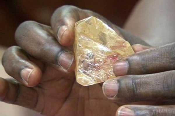 Το «διαμάντι της ειρήνης» πουλήθηκε για 6,5 εκατ. δολάρια