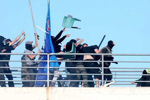 «Πεδίο μάχης» το Πανθεσσαλικό - Επεισόδια ακόμα και μετά την απόφαση να γίνει ο τελικός