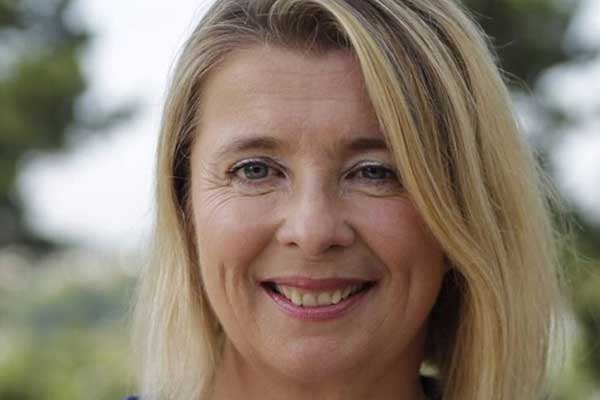 Σοκ στις γαλλικές εκλογές: Βουλευτής του Μακρόν πέθανε κατά τη διάρκεια ομιλίας της