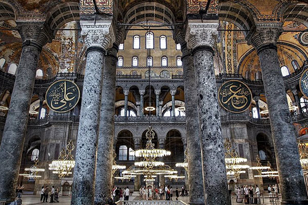 Βίντεο: Τούρκος ιμάμης διαβάζει το Κοράνι στην Αγιά Σοφιά