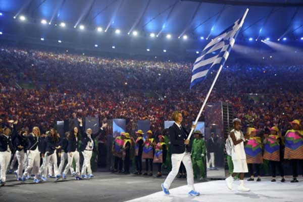 Ολυμπιακοί Αγώνες 2016: Η είσοδος της Ελλάδας στο Μαρακανά - Σημαιοφόρος η Σοφία Μπεκατώρου [VIDEO]