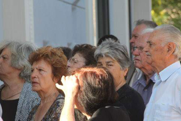 Μετά το ΕΚΑΣ, κόβεται και το πρόγραμμα «Κατ' οίκον βοήθεια»