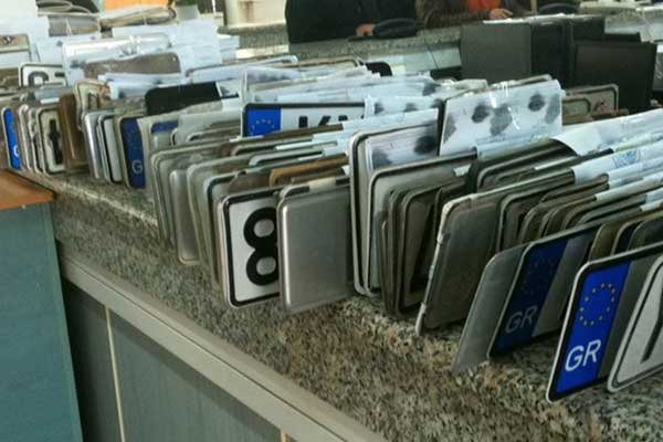 Πάνω από 1,1 εκατ. τα ακινητοποιημένα ΙΧ! Ποια έγγραφα ζητούν οι εφορίες για κατάθεση πινακίδων