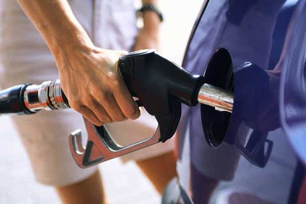 Eκτη ακριβότερη χώρα παγκοσμίως στη βενζίνη η Ελλάδα