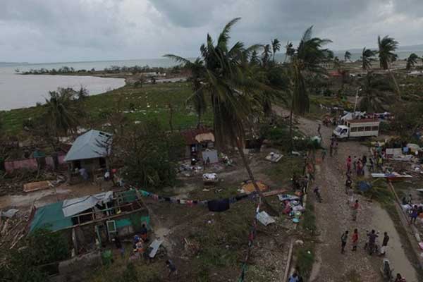 Αγωνία στις ΗΠΑ για τον τυφώνα Μάθιου που «θα σκοτώσει κόσμο»