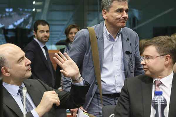 Ανησυχία στο Eurogroup για τους πλειστηριασμούς - Τσακαλώτος: Θα προστατεύσουμε τους συμβολαιογράφους