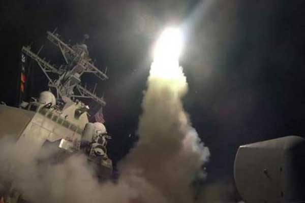 Συνάντηση στο Δημαρχείο του Δήμου Ανδραβίδας Κυλλήνης στα Λεχαινά ,έγινε την Τετάρτη με αντικείμενο το θέμα της στέγασης του Ειδικού Σχολείου Λεχαινών Από την πλευρά του Υπουργείου Παιδείας ήταν παρόντες ο Περιφερειακός Διευθυντής Εκπαίδευσης Δυτικής Ελλάδας κος Κώστας Γιαννόπουλος , ο Διευθυντής Πρωτοβάθμιας εκπαίδευσης Νομού Ηλείας Κος Παναγιώτης Ζευλας  καθώς και Υπηρεσιακοί παράγοντες Από την πλευρά του Δήμου συμμετείχαν ο Δήμαρχος Ναμπιλ –Ιωσήφ Μοραντ , ο Αντιδήμαρχος Παιδείας και Πολιτισμού Ανδρέας Χαμουζας και ο Αντιδήμαρχος Προγραμματισμού Ανδρέας Μιγκος Το θέμα που τέθηκε είναι η μεταστέγαση του Ειδικού Σχολείου Λεχαινών , το οποίο ως γνωστόν στεγάζεται από το 2004 σε λυόμενες αίθουσες και οι συνθήκες που επικρατούν είναι ακατάλληλες για τα παιδιά που φοιτούν στο σχολείο και έχουν και τις δικες τους ιδιαιτερότητες    Οι λύσεις που εξετάστηκαν είναι η ανέγερση νέου ειδικού σχολείου και η προσωρινή μεταφορά σε άλλο χώρο Επειδή προφανώς το νέο κτίριο θέλει πάρα πολύ χρόνο ( ο Δήμος έχει ξεκινήσει πριν μερικούς μήνες τη διαδικασία για την υποβολή του φακέλου στις Κτιριακές Υποδομές , οι οποίες θα κάνουν τη σχετική μελέτη) , συζητήθηκε  η εύρεση κάποιου άλλου χώρου , για να μεταφερθεί το σχολείο όσο χρόνο χρειαστεί μέχρι την οριστική λύση Ο Δήμαρχος Ανδραβίδας Κυλλήνης , υποσχέθηκε στον Περιφερειακό Διευθυντή , ότι ο Δήμος θα αναλάβει όλες τις πρωτοβουλίες , ώστε σε σύντομο χρονικό διάστημα  ,να βρεθεί η λύση που χρειάζεται  , ώστε το Σχολείο να λειτουργεί σε πιο κατάλληλες και ανθρώπινες συνθήκες  και παράλληλα σε συνεργασία με το Υπουργείο και όλους τους εμπλεκόμενους φορείς να προωθήσεις και την  οριστική λύση του προβλήματος αυτού  , με τη δημιουργία νέου διδακτηρίου , πράγμα βέβαια που είναι πολύ χρονοβόρο , αφού εκτός από το χρόνο που χρειάζεται για την εκπόνηση της μελέτης , απομένει και η εξεύρεση του χρηματοδοτικού εργαλείου για την  δημιουργία της νέας δομής