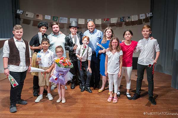 Ελληνικό Ωδείο Πύργου: Με επιτυχία η θεατρική παράσταση «Παραμύθια Τούμπανα» στο Θέατρο Απόλλων [PHOTOS]