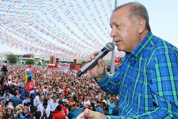 Χλεύη από τον Ερντογάν: Οι Έλληνες είναι τελειωμένοι, δείτε τους δρόμους τους