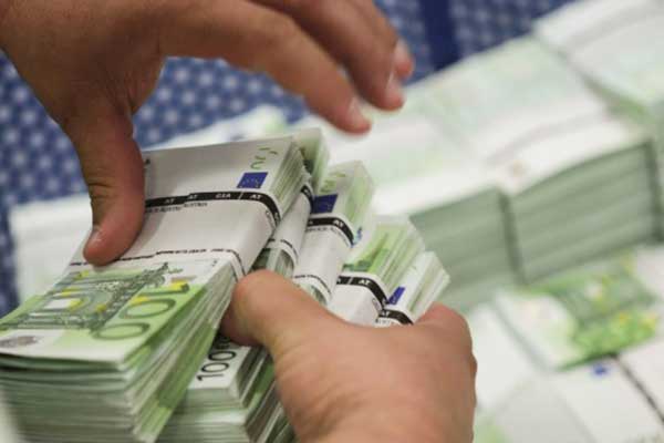 Ο "κόφτης" φέρνει πλειστηριασμούς και κατασχέσεις τραπεζικών λογαριασμών – Ψάχνουν 5 δισ. ευρώ – Ποιοι μπαίνουν στο στόχαστρο