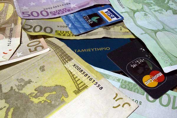 Πώς θα πληρώνουμε με κάρτες - Πώς θα κτίζεται το αφορολόγητο