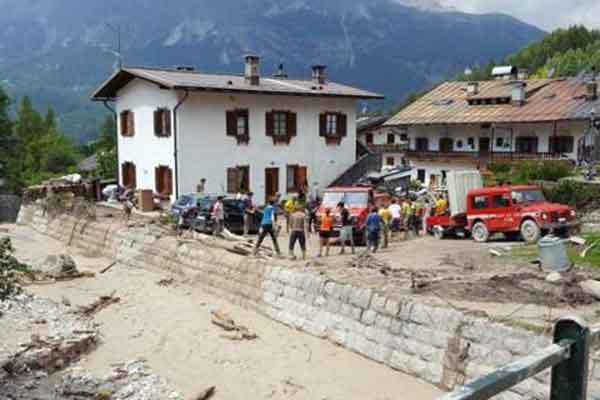 Στο έλεος του καιρού η Ιταλία: Κακοκαιρία σαρώνει τον Βορρά, καύσωνας «λιώνει» τον Νότο