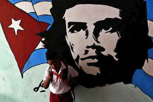 Κούβα: Φόρος τιμής στον Τσε, μισό αιώνα από το θάνατό του