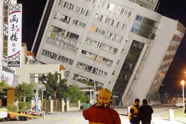 Εικόνες αποκάλυψης στην Ταϊβάν από σεισμό 6,4 Ρίχτερ: 9 νεκροί - 62 αγνοούμενοι