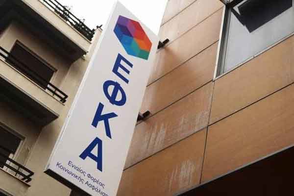 Ούτε το «καπέλο» 36% στις εισφορές δεν σώζει τα έσοδα του ΕΦΚΑ