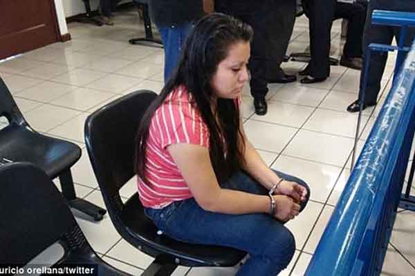 Ελ Σαλβαδόρ: 30 χρόνια κάθειρξη σε έφηβη που βιάστηκε, έμεινε έγκυος και το μωρό γεννήθηκε νεκρό