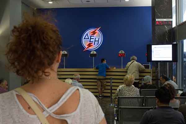 Η ΔΕΗ βγάζει προς «πώληση» 500.000 πελάτες της
