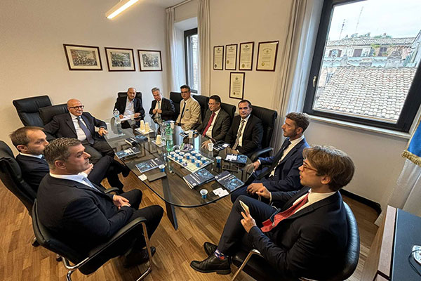 IMG a030a10f19cf8e349f2f53097a944555 V