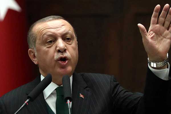 Ερντογάν μαινόμενος κατά Moody's: Οι γείτονές μας έχουν βυθιστεί - Τους ανέβαζετε και ρίχνετε εμάς;