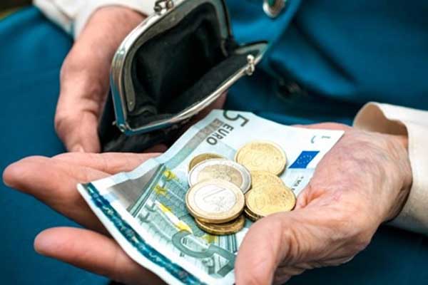Περικοπές με πλαφόν έως 22% για 900.000 συνταξιούχους - Ποιους αφορά