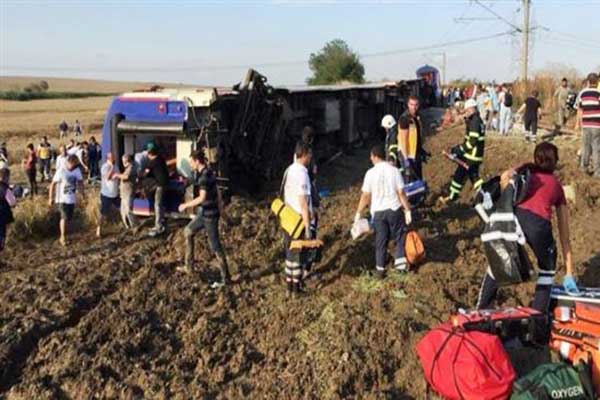 Τραγωδία στην Τουρκία: Εκτροχιασμός τρένου με 362 επιβάτες - Τουλάχιστον 10 νεκροί, πάνω από 70 τραυματίες