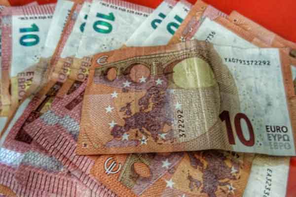 Αναδρομικό χαράτσι για 300.000 άτομα – Ποιοι και πόσα θα πληρώσουν